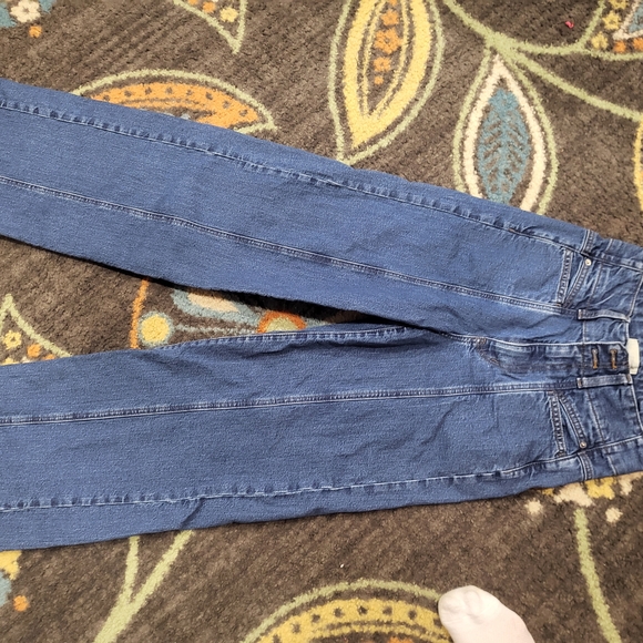Universal Thread  Blue Jeans - Picture 2 of 2